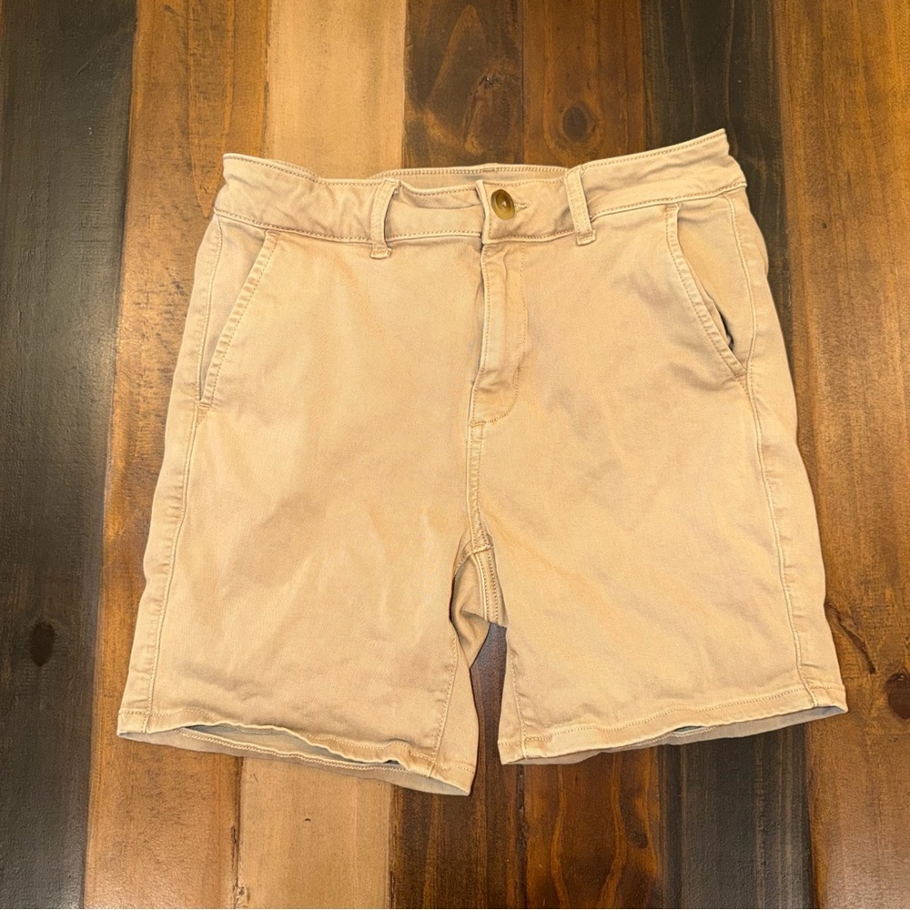 Women’s Mid Thigh American Eagle Khakis
